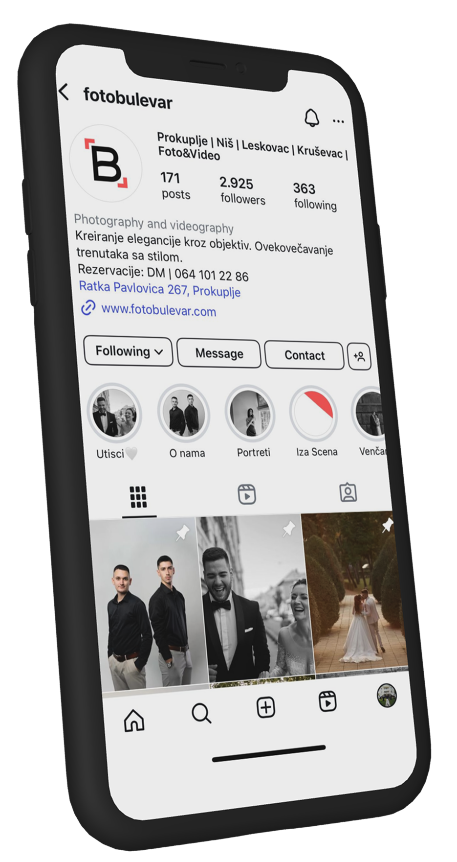 Telefon sa prikazom sajta Foto Bulevar